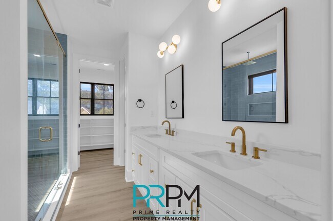 Building Photo - 938 Benchmark Dr