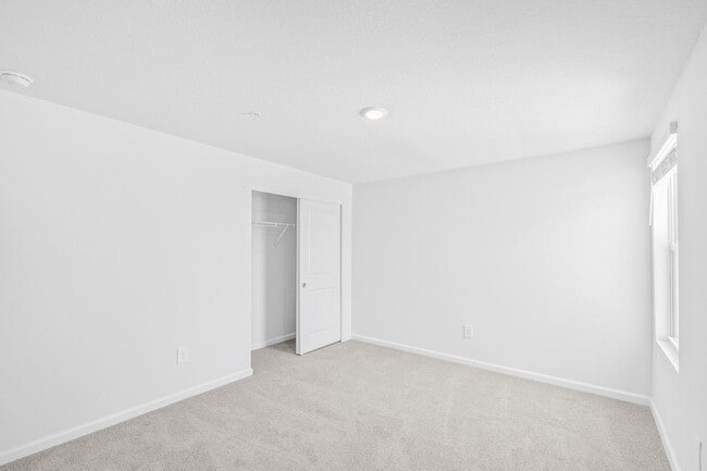 Building Photo - 621 Salisbury Cir