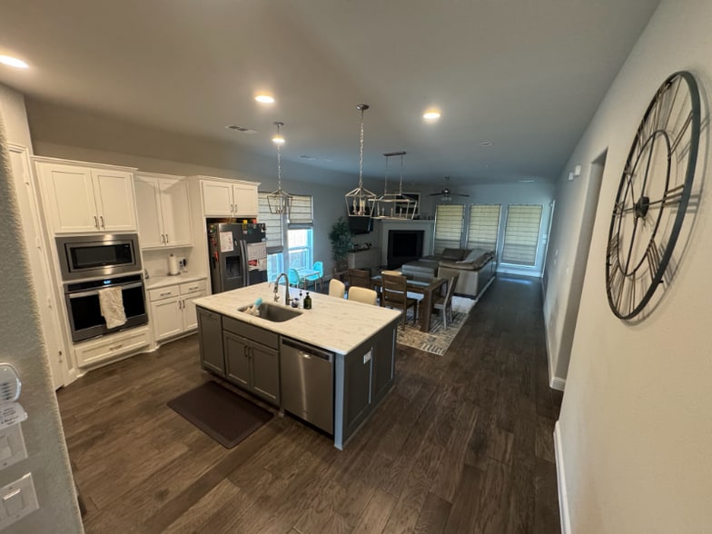 Building Photo - 801 Dragon Banner Dr