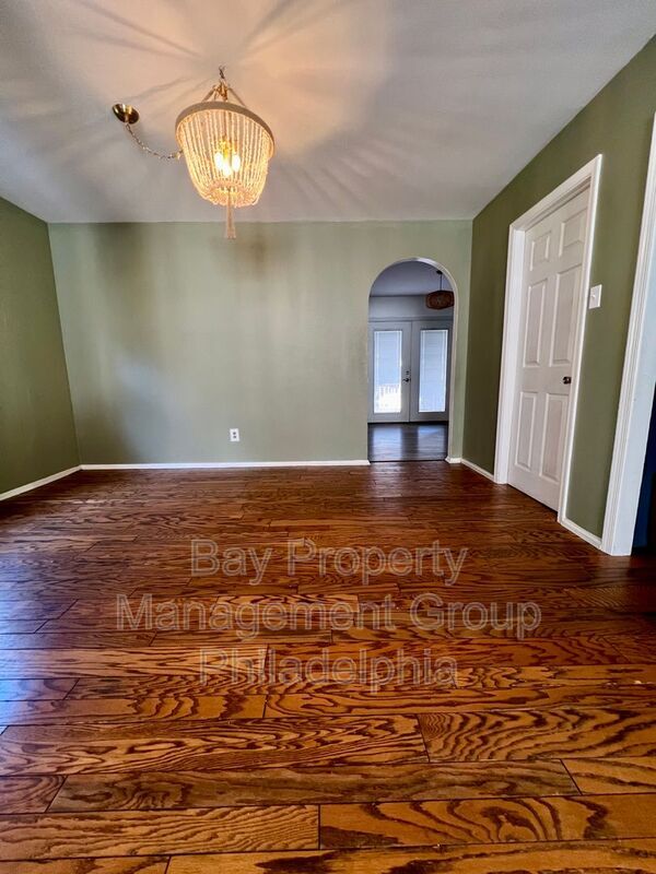 Building Photo - 1313 Delmont Ave