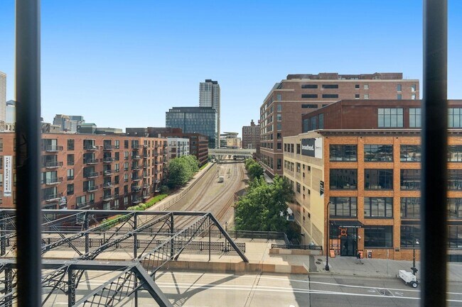 Building Photo - 404 N Washington Ave