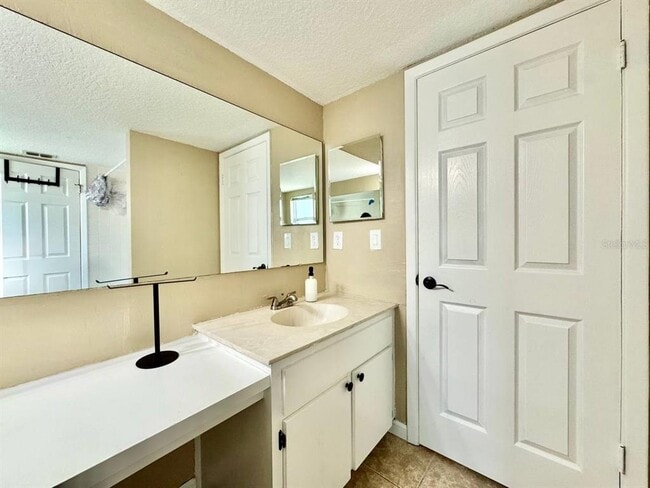 Building Photo - 8134 Winthrop Dr