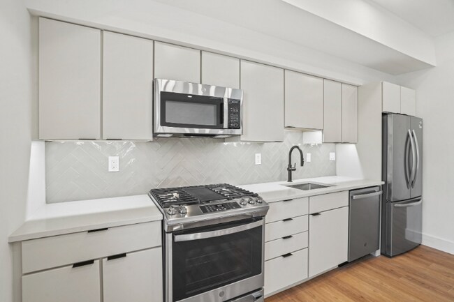 Building Photo - 716 L St SE