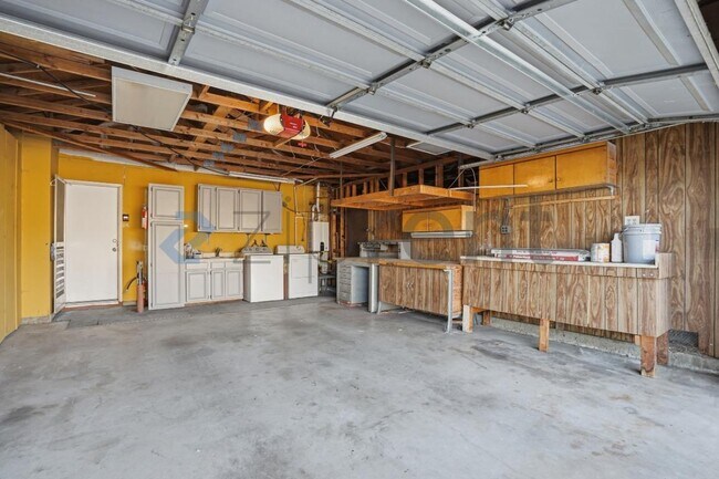 Building Photo - 44119 Kirkland Ave