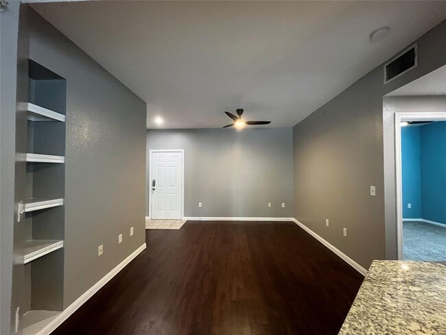 Building Photo - 2320 Gracy Farms Ln