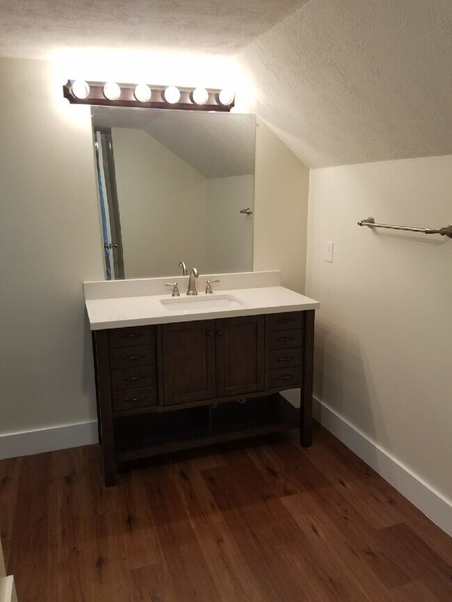 Building Photo - 803 S Rogers St