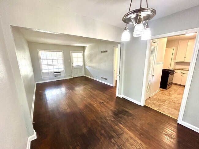 Building Photo - 2431 Cincinnati Ave