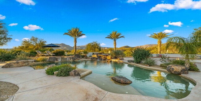 Building Photo - 5910 E Cielo Run S