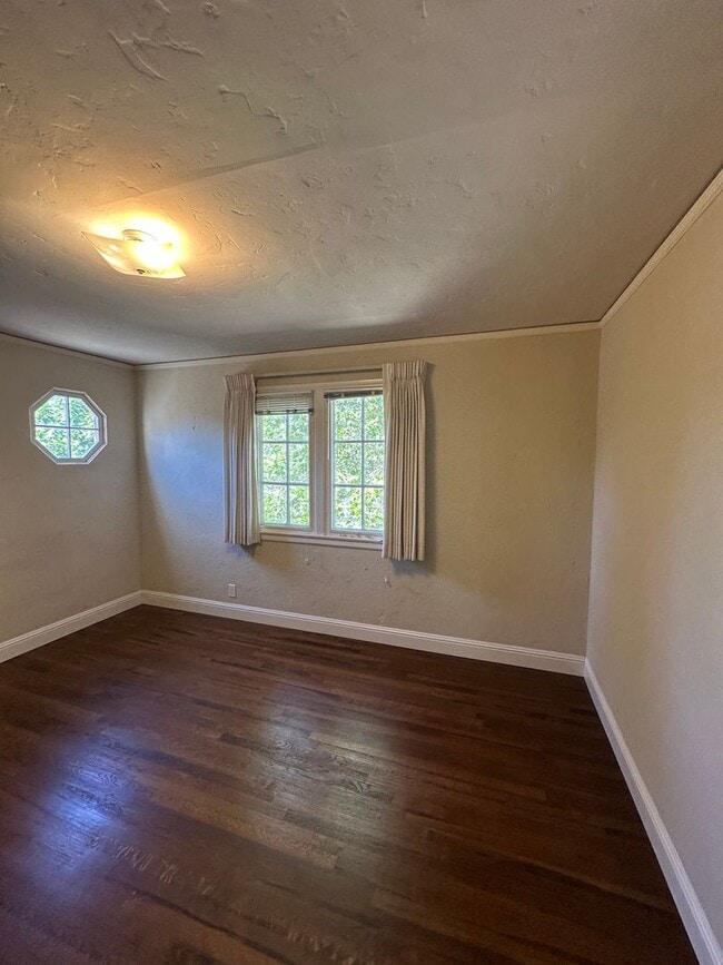 Building Photo - 49-1405