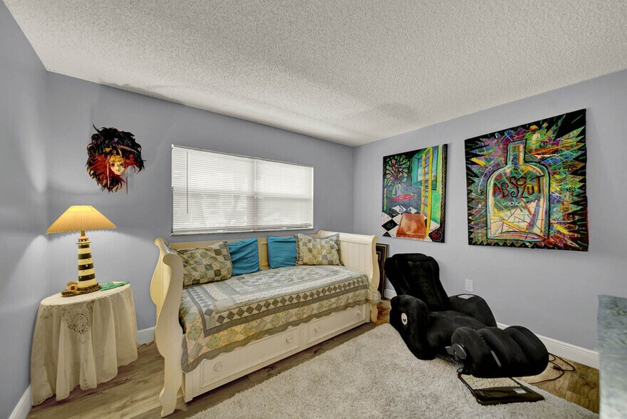 Building Photo - 7601 S Ocean Dr