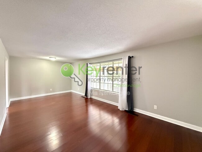 Building Photo - 1300 Highcrest Dr