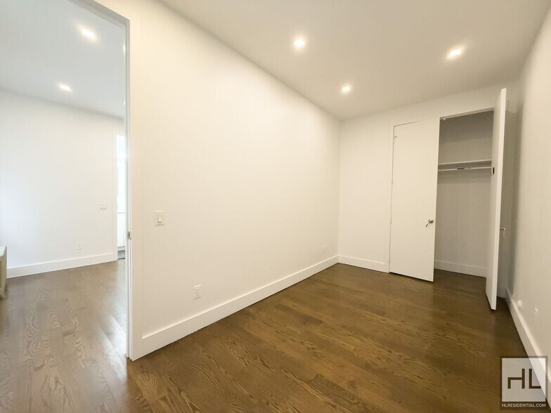 Building Photo - EASTERN PARKWAY / Rent Stabilized  Crown Heights 1-Bed 1-Bath / Prospect Park