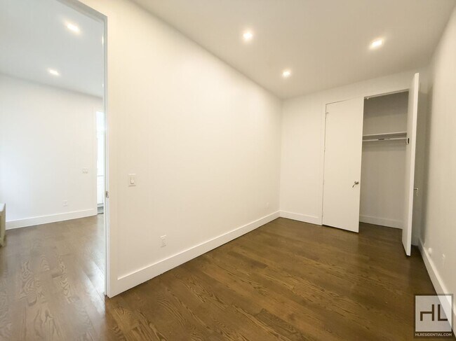 Building Photo - EASTERN PARKWAY / Rent Stabilized  Crown Heights 1-Bed 1-Bath / Prospect Park