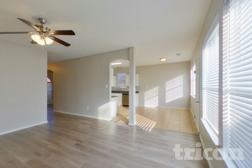 Building Photo - 1082 Suffolk Ln