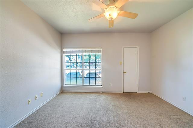 Building Photo - 3550 Country Square Dr