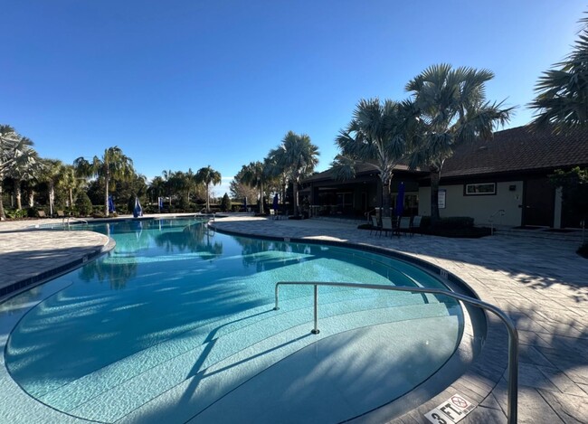 Building Photo - 3 BED 2.5 BATH TOWNHOME IN THE VISTAS AT C...