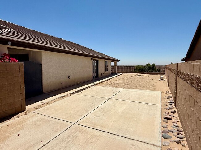 Building Photo - 4 bedroom view home in San Luis, AZ