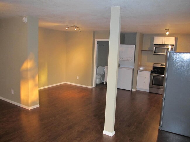 Building Photo - Updated 1br/1ba unit in a quadplex in a park like setting