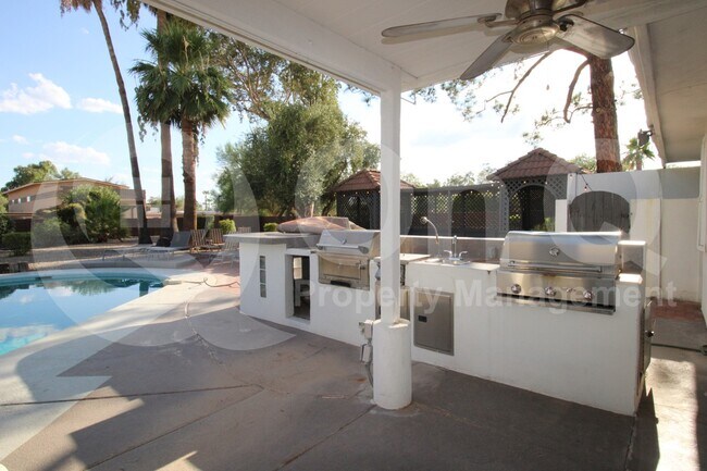 Building Photo - 6149 E Delcoa Ave