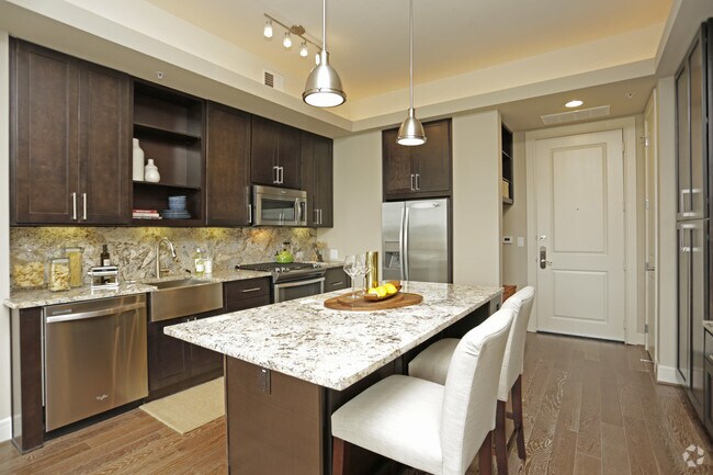 1BR,1BA - 849SF - KITCHEN - Uptown by Onni
