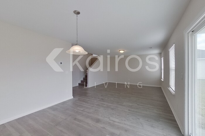 Building Photo - 14 Red Oak Dr.