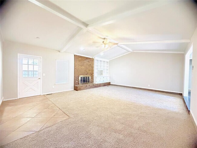 Building Photo - 121 W Vail Dr