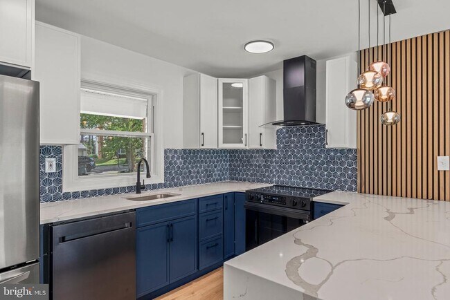 Building Photo - 29 Hinsdale Ln