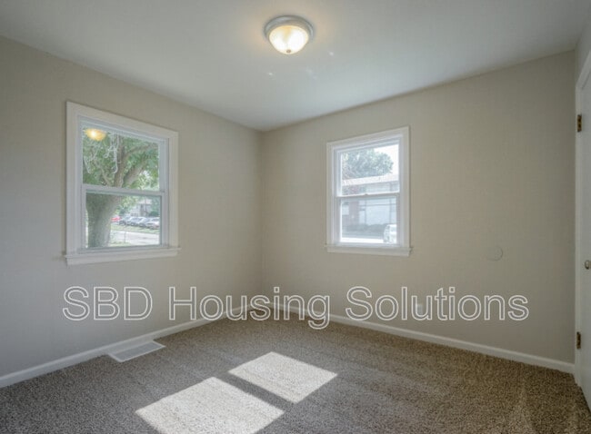 Building Photo - 1002 Orchard Ave
