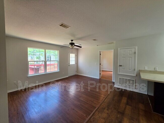 Building Photo - 8510 Pond Ave