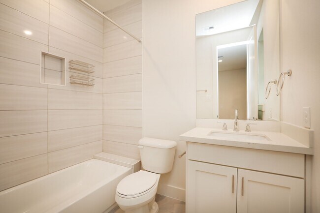 Building Photo - 1537 W 24th St