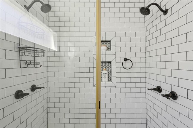 Building Photo - 1833 Flat Shoals Rd SE