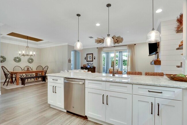 Building Photo - 6120 NW Cullen Way