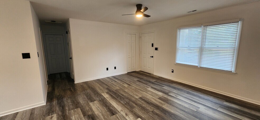 Living Room - 2110 Twin Ave