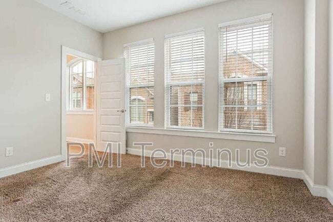 Building Photo - 609 Broadview Terrace NE