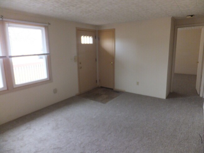 Living - 2302 East Jefferson Street