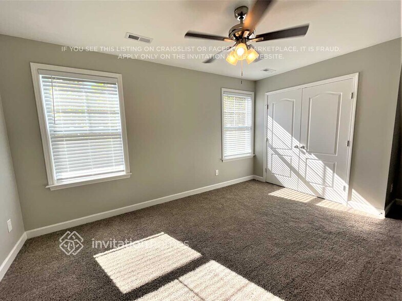 Building Photo - 270 Water Mill Rd