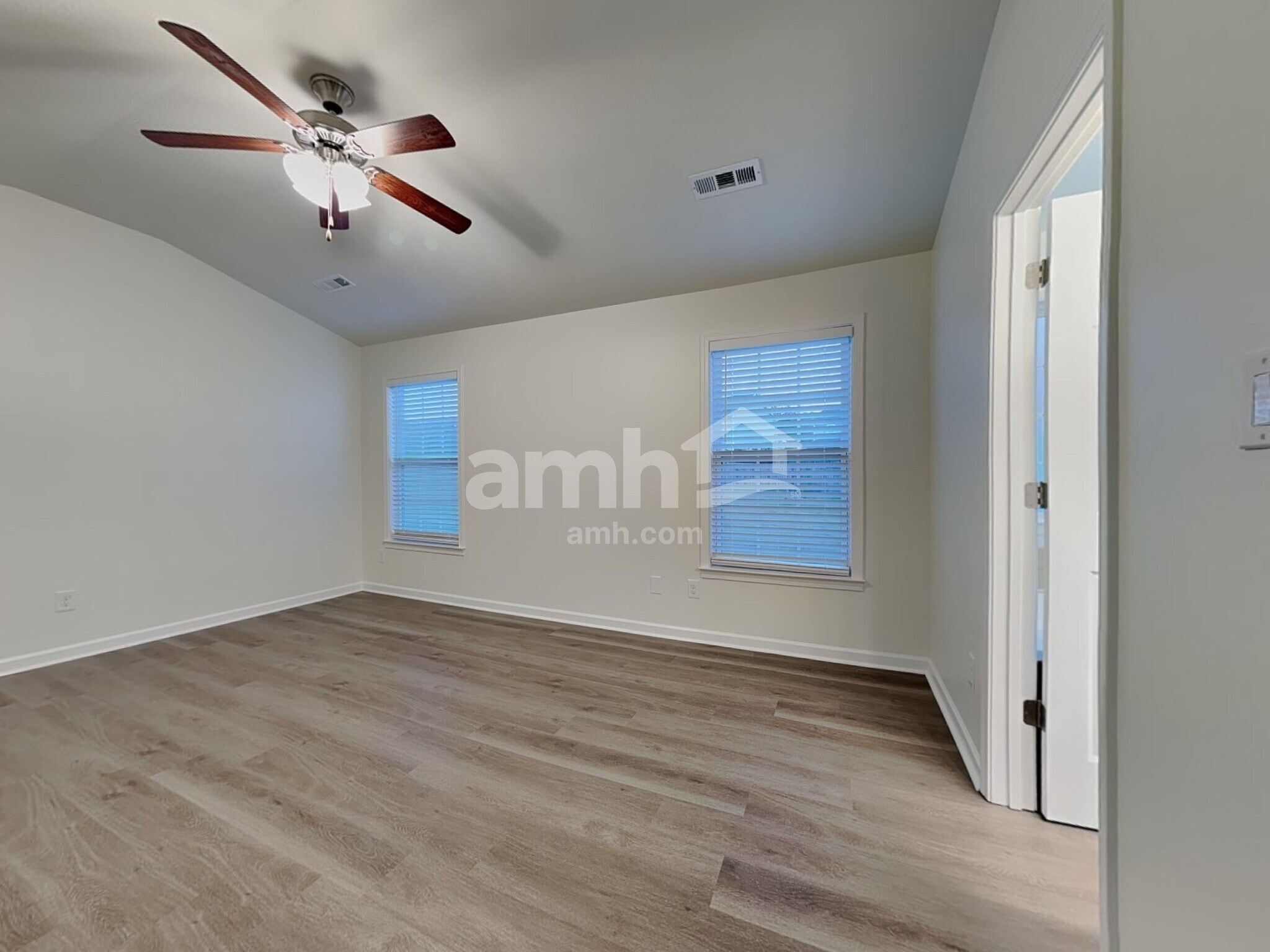 Building Photo - 1801 Point Wood Dr