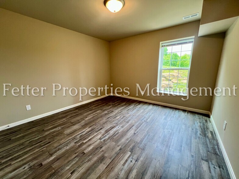 Building Photo - 5284 Canyon Cir