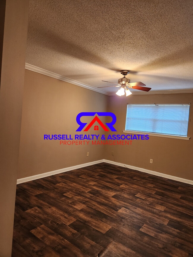 Building Photo - 3333 Chase Ln