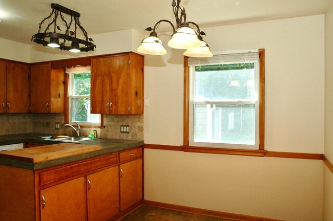 Building Photo - 1317 Herrick Ave NE