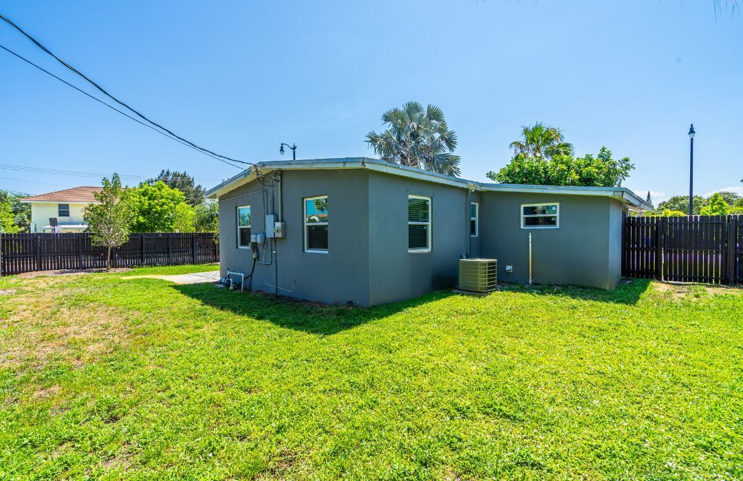 Building Photo - 4500 NE 18th Ave