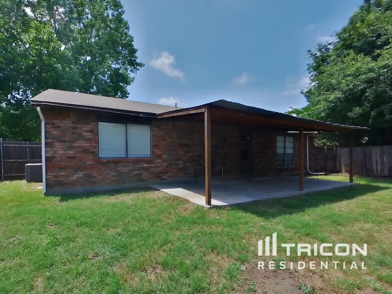 Building Photo - 7232 Harwick Ln