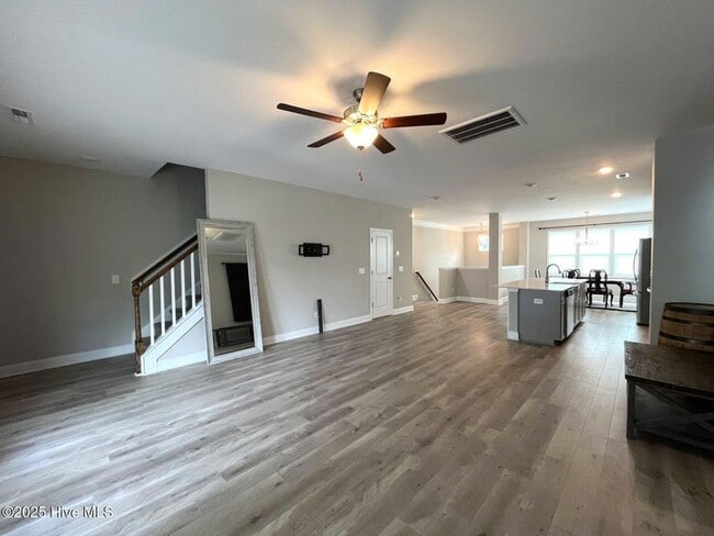 Building Photo - 60 Brownstone Ln