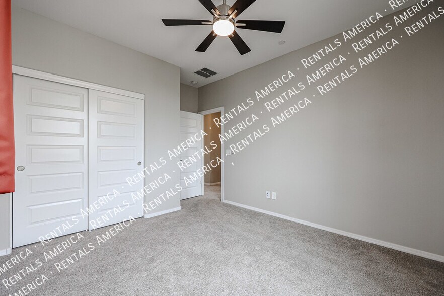 Building Photo - 1701 E Dogwood Ln