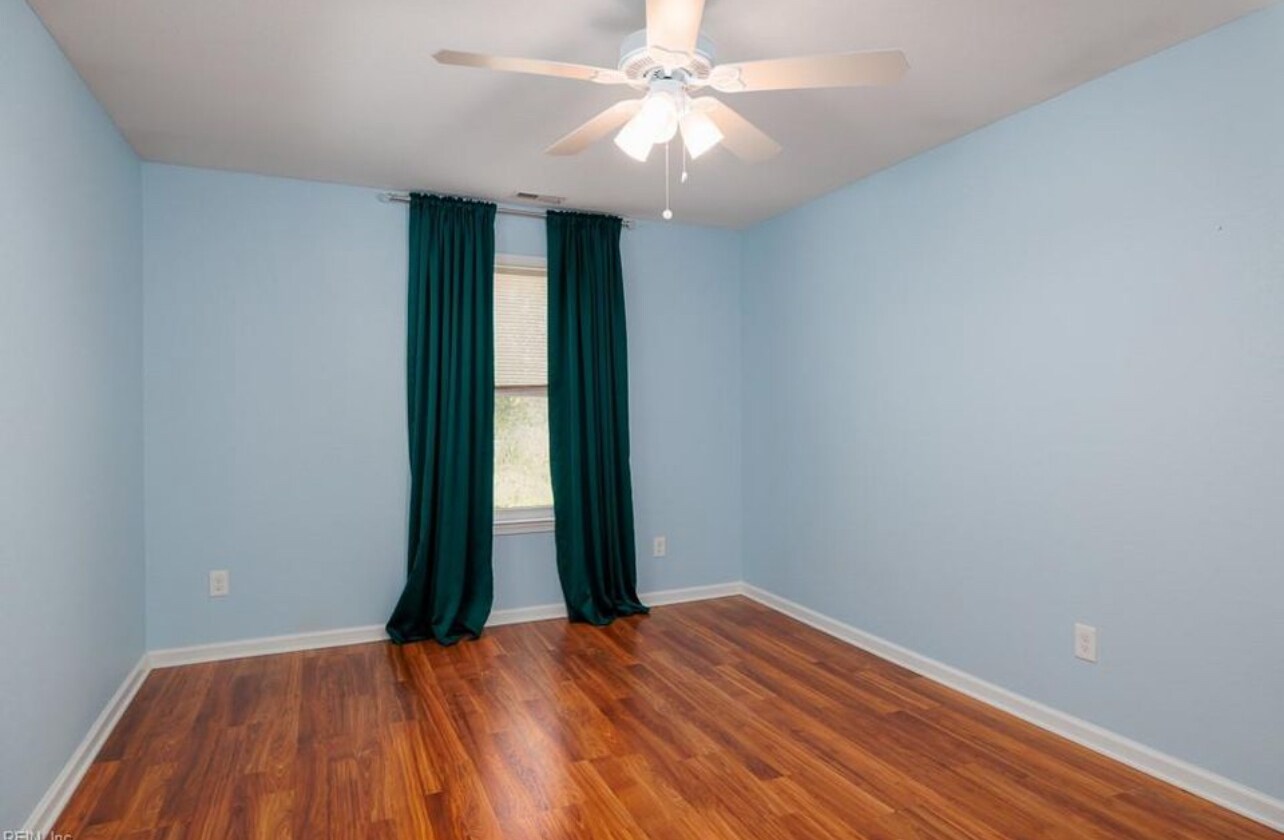 Building Photo - 1307 Eaglewood Dr