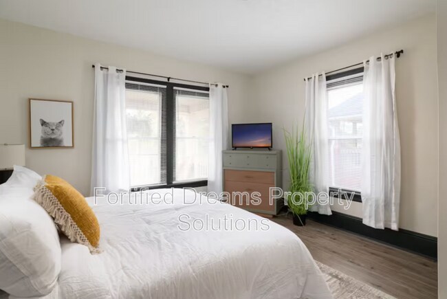 Building Photo - 720 S Broad St