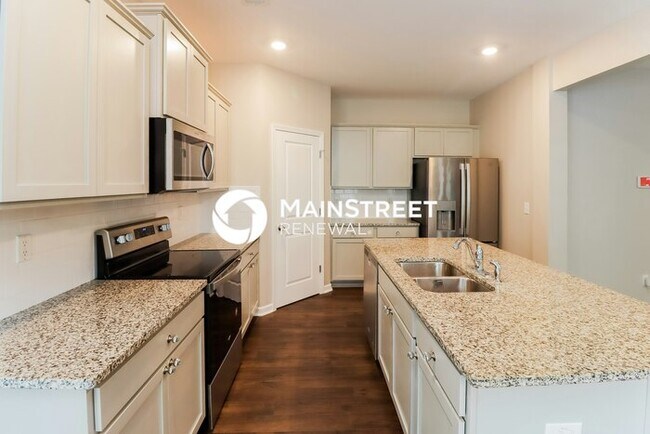 Building Photo - 4 Bedroom Pet-Friendly Home in Hampton, GA with Main Street Renewal