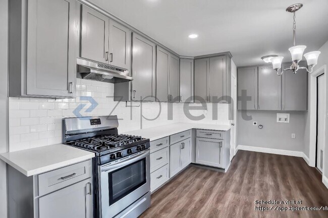 Building Photo - 1331 W Yale Ave