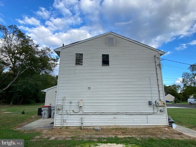 Building Photo - 566 Pleasant Dr