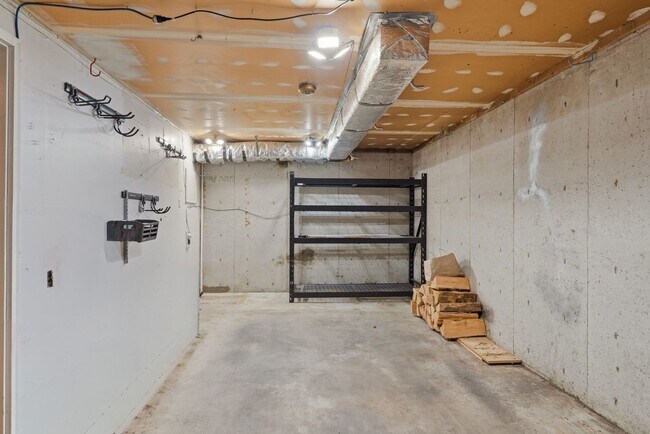 Building Photo - 6520 N Sutherlin St